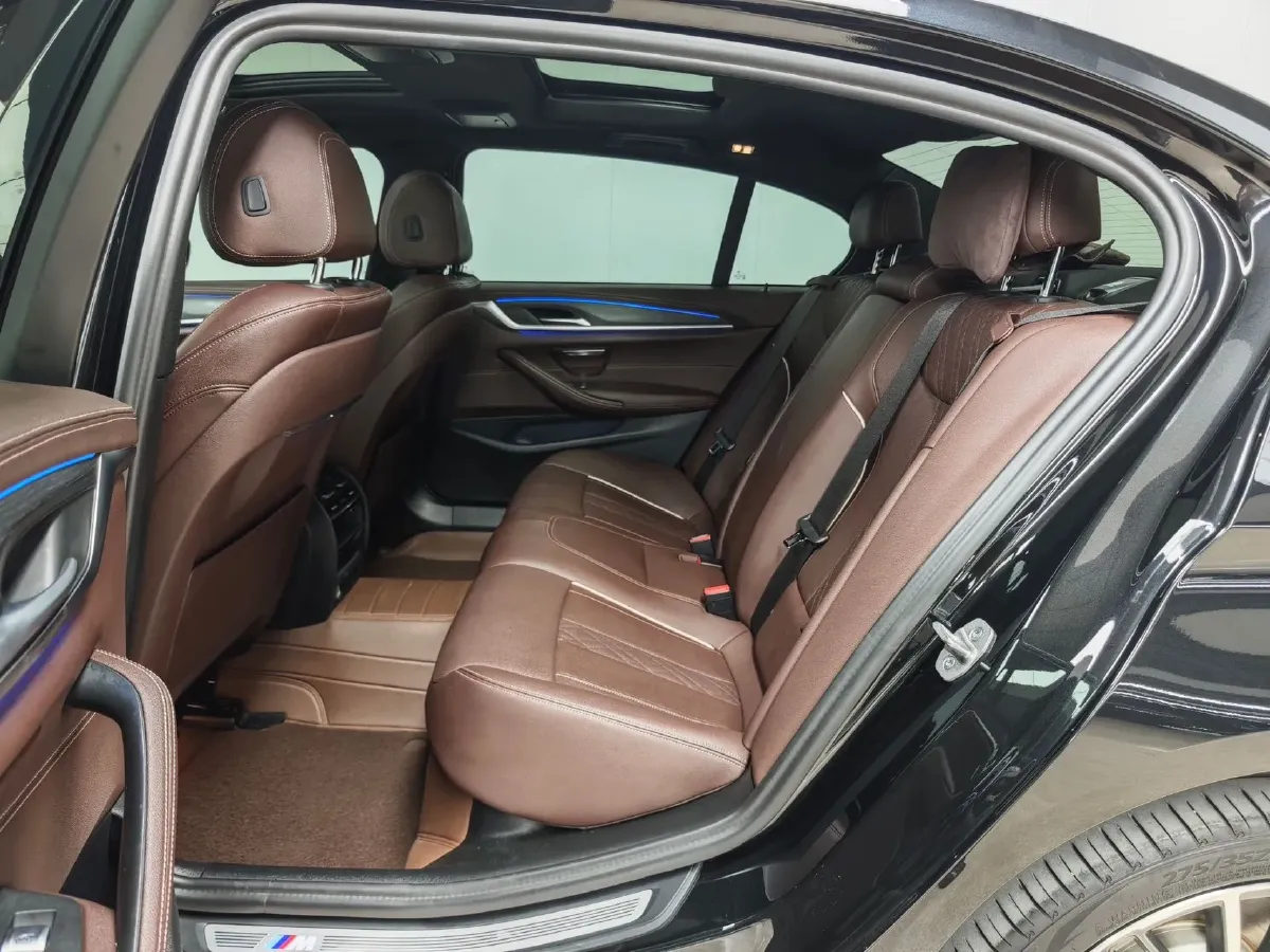 2022 BMW 5 Series 2.0T 252HP L4 8AT,autocango,china used car exporter,china ev exporter,chinese used car exporter,chinese used ev exporter