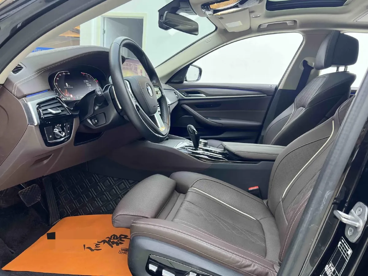 2022 BMW 5 Series 2.0T 252HP L4 8AT,autocango,china used car exporter,china ev exporter,chinese used car exporter,chinese used ev exporter