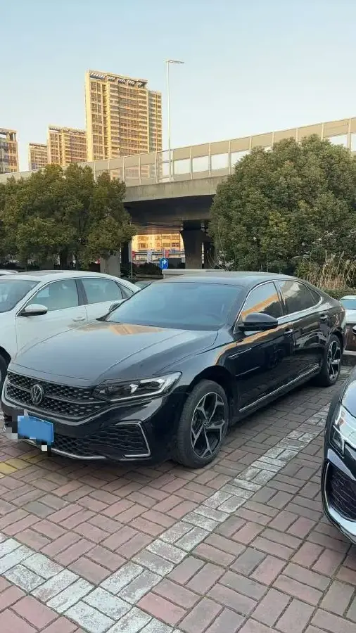 2023 Volkswagen Passat 2.0T 186HP L4 7DCT