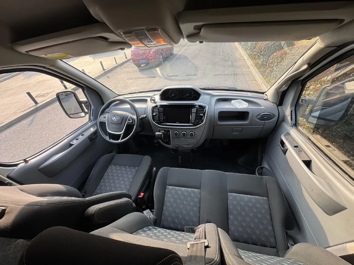 2021 MAXUS XinTu V80 2.0T 139HP L4 6AMT,autocango,china used car exporter,china ev exporter,chinese used car exporter,chinese used ev exporter