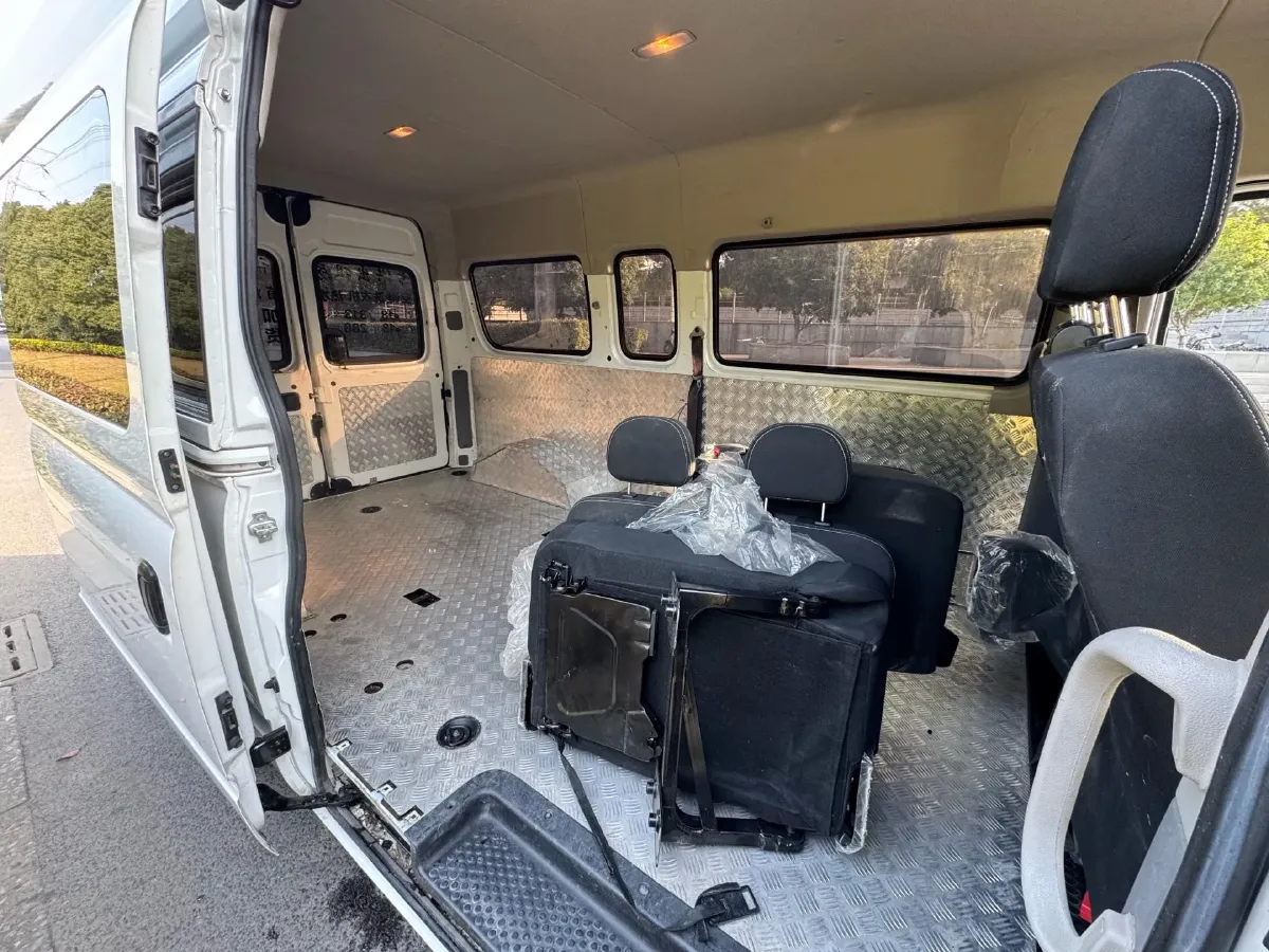 2021 MAXUS XinTu V80 2.0T 139HP L4 6AMT,autocango,china used car exporter,china ev exporter,chinese used car exporter,chinese used ev exporter