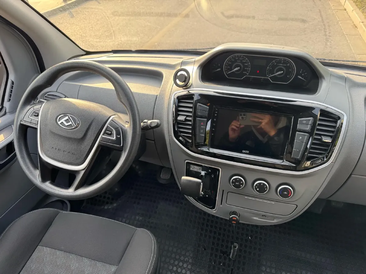 2021 MAXUS XinTu V80 2.0T 139HP L4 6AMT,autocango,china used car exporter,china ev exporter,chinese used car exporter,chinese used ev exporter