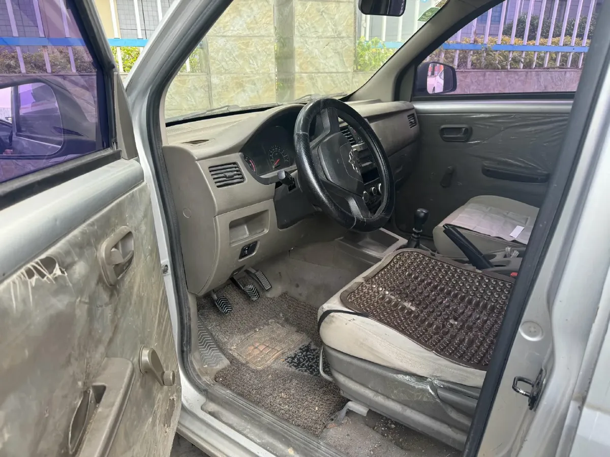 2019 WuLing RongGuang V 1.5L 99HP L4 6MT,autocango,china used car exporter,china ev exporter,chinese used car exporter,chinese used ev exporter