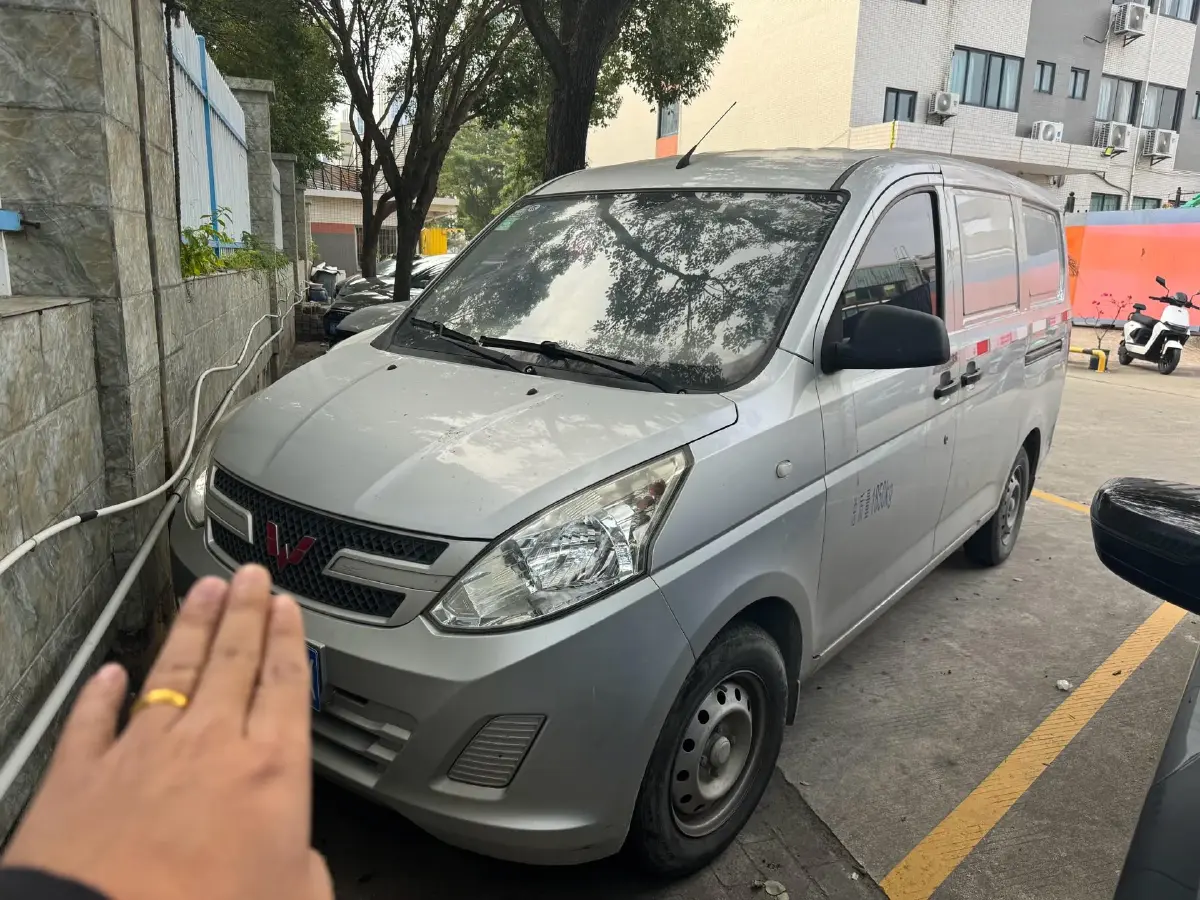 2019 WuLing RongGuang V 1.5L 99HP L4 6MT