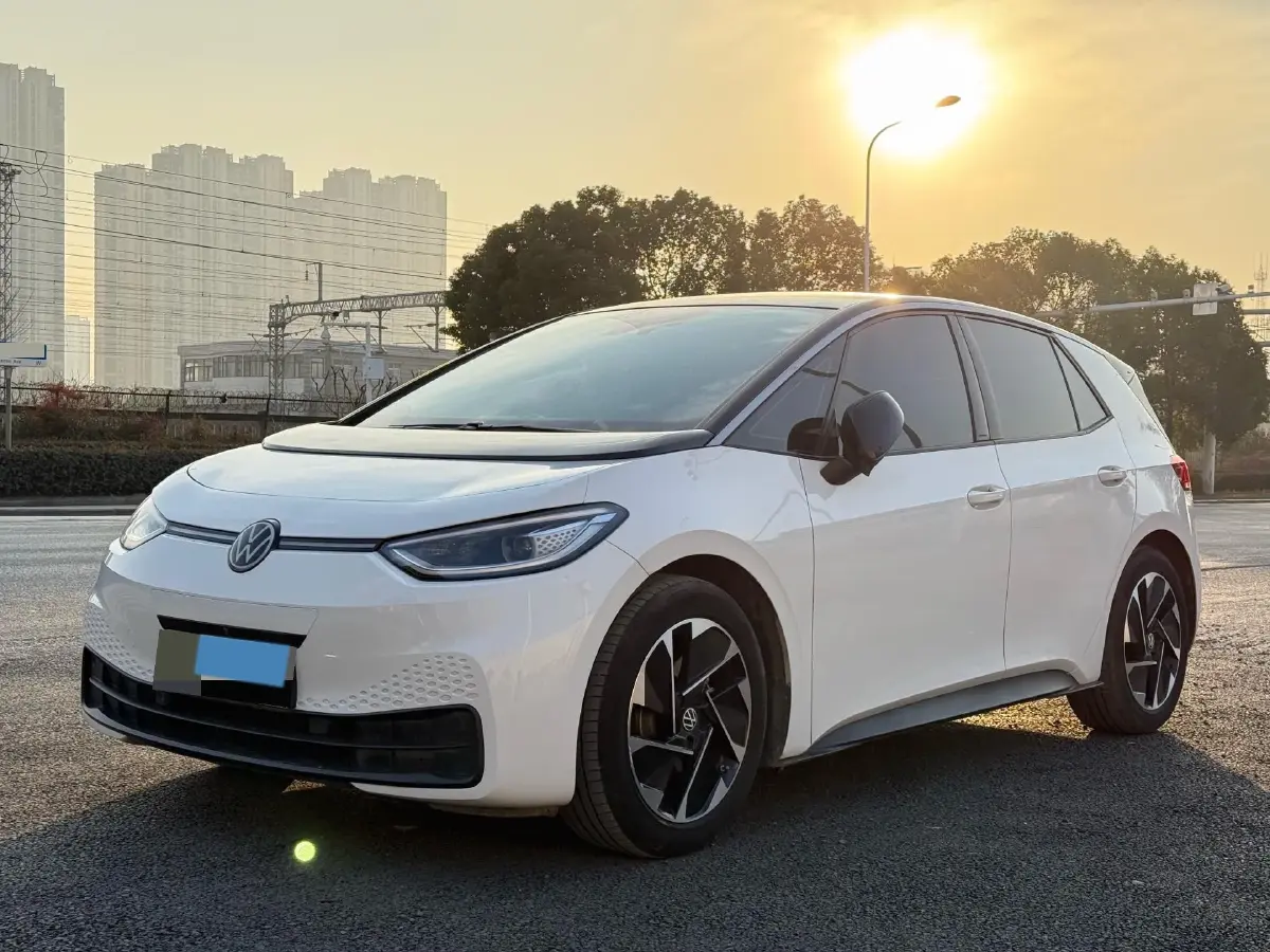 2025 Volkswagen ID.3 BEV 52.8KWH