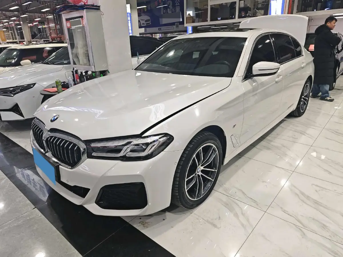 2022 BMW 5 Series 2.0T 184HP L4 8AT