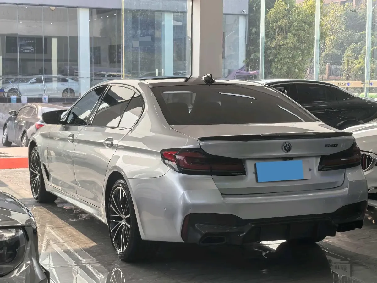 2022 BMW 5 Series 2.0T 252HP L4 8AT,autocango,china used car exporter,china ev exporter,chinese used car exporter,chinese used ev exporter
