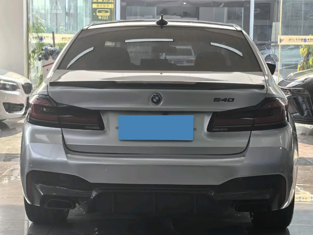 2022 BMW 5 Series 2.0T 252HP L4 8AT,autocango,china used car exporter,china ev exporter,chinese used car exporter,chinese used ev exporter