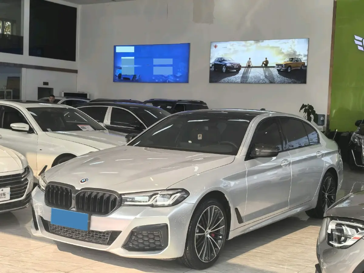 2022 BMW 5 Series 2.0T 252HP L4 8AT