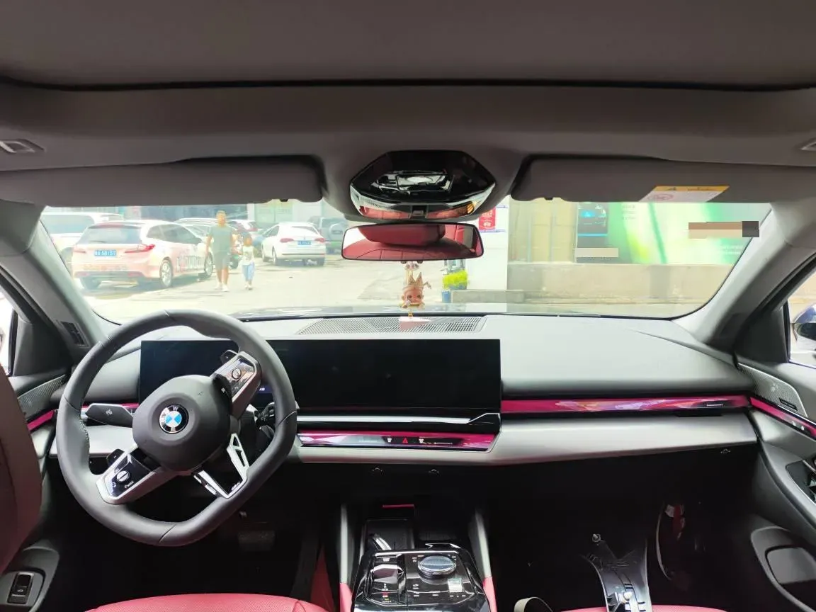 2025 BMW 5 Series 2.0T 258HP L4 8AT,autocango,china used car exporter,china ev exporter,chinese used car exporter,chinese used ev exporter