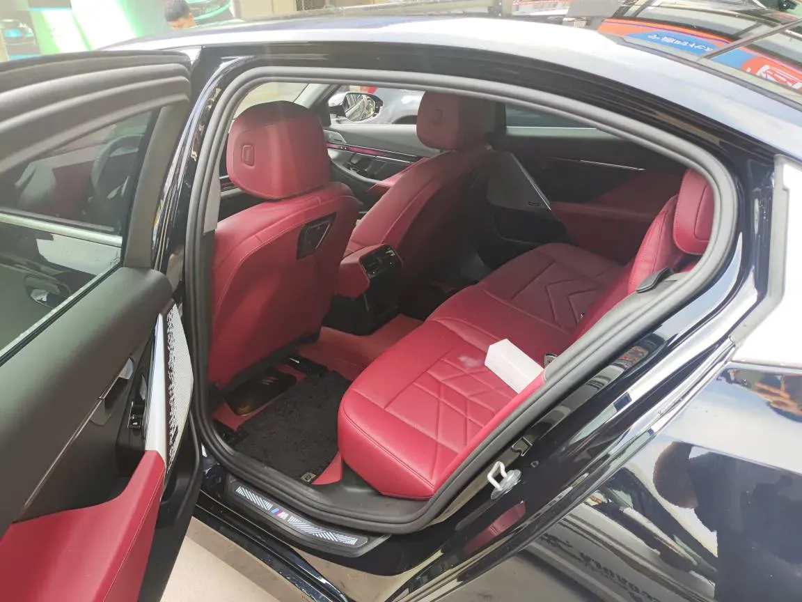 2025 BMW 5 Series 2.0T 258HP L4 8AT,autocango,china used car exporter,china ev exporter,chinese used car exporter,chinese used ev exporter