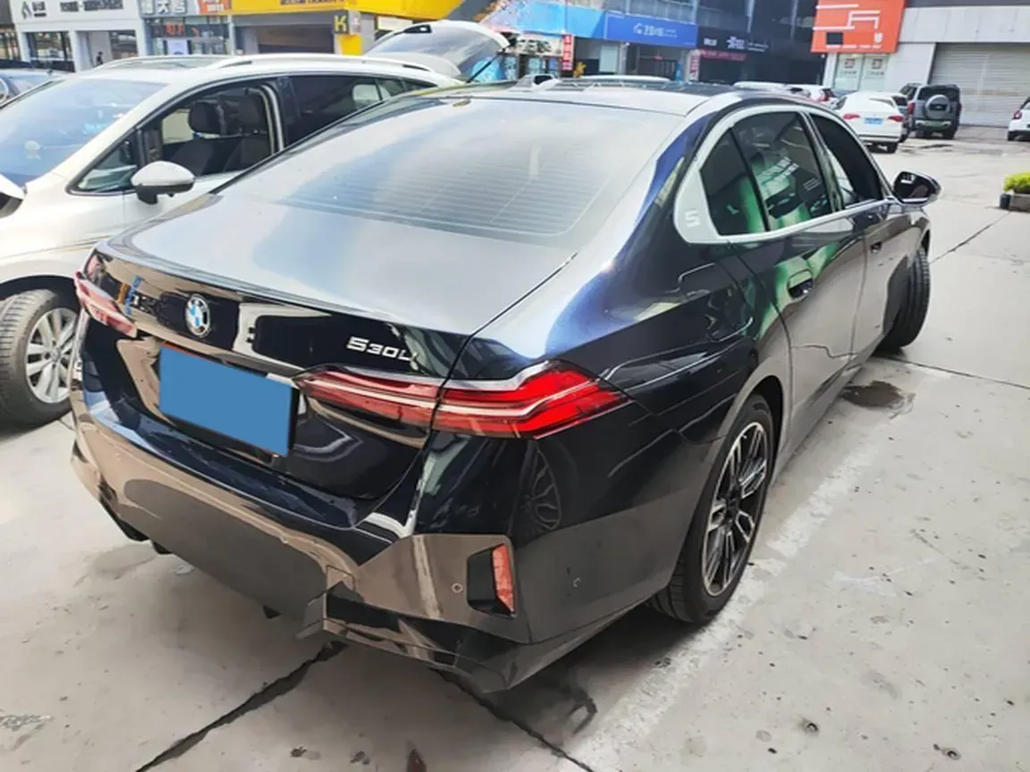 2025 BMW 5 Series 2.0T 258HP L4 8AT,autocango,china used car exporter,china ev exporter,chinese used car exporter,chinese used ev exporter