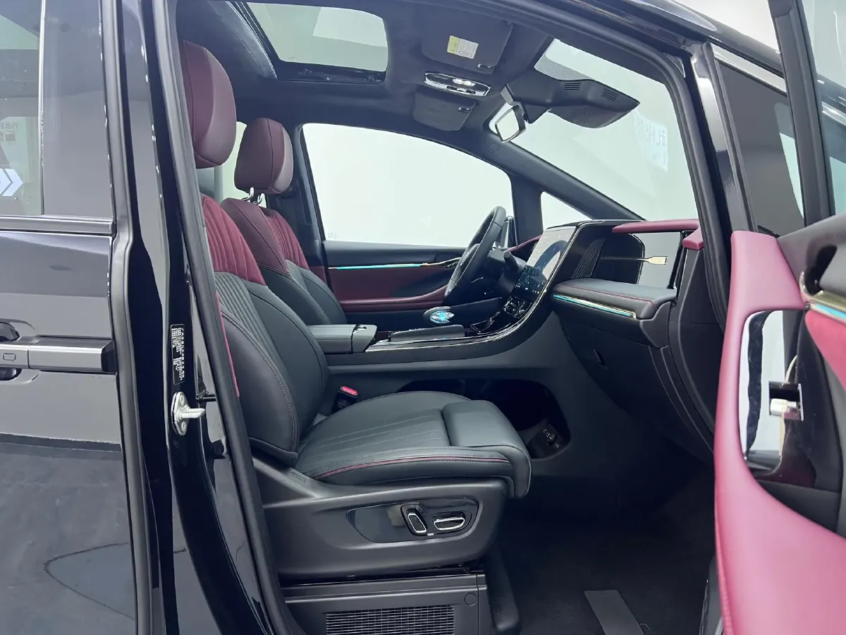 2025 GAC Trumpchi M8 2.0T 190HP L4 2DHT Hybrid,autocango,china used car exporter,china ev exporter,chinese used car exporter,chinese used ev exporter