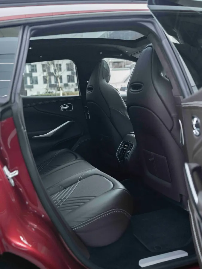 2021 Aston Martin DBX 4.0T 550HP V8 9AT,autocango,china used car exporter,china ev exporter,chinese used car exporter,chinese used ev exporter