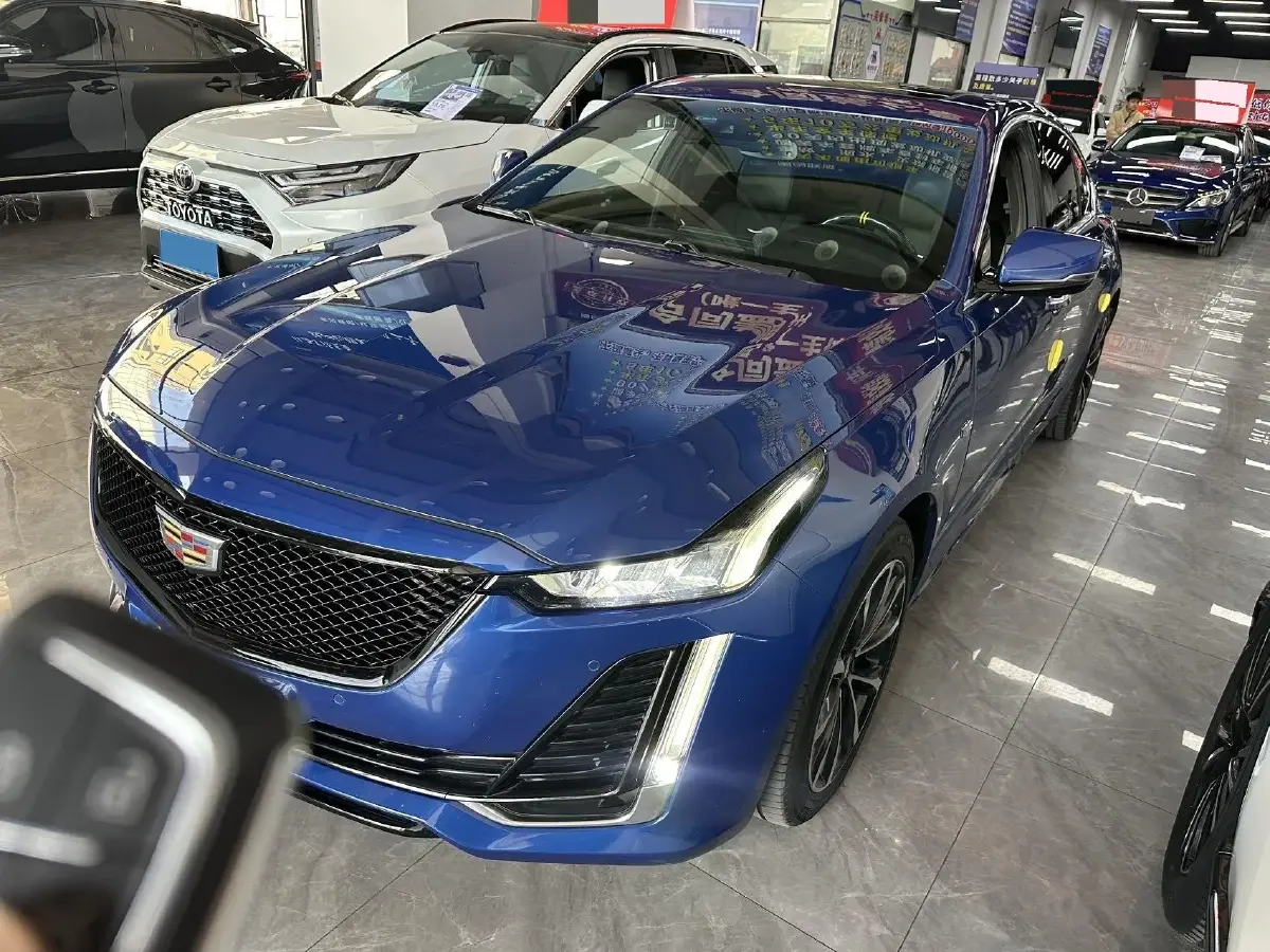 2022 Cadillac CT5 2.0T 237HP L4 10AT