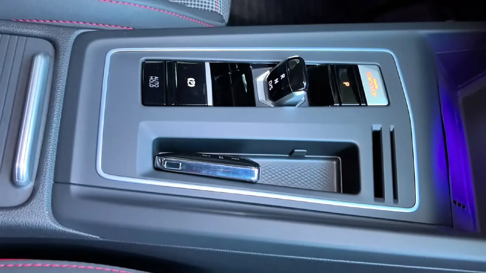 2023 Volkswagen GolfGTI 2.0T 220HP L4 7DCT,autocango,china used car exporter,china ev exporter,chinese used car exporter,chinese used ev exporter