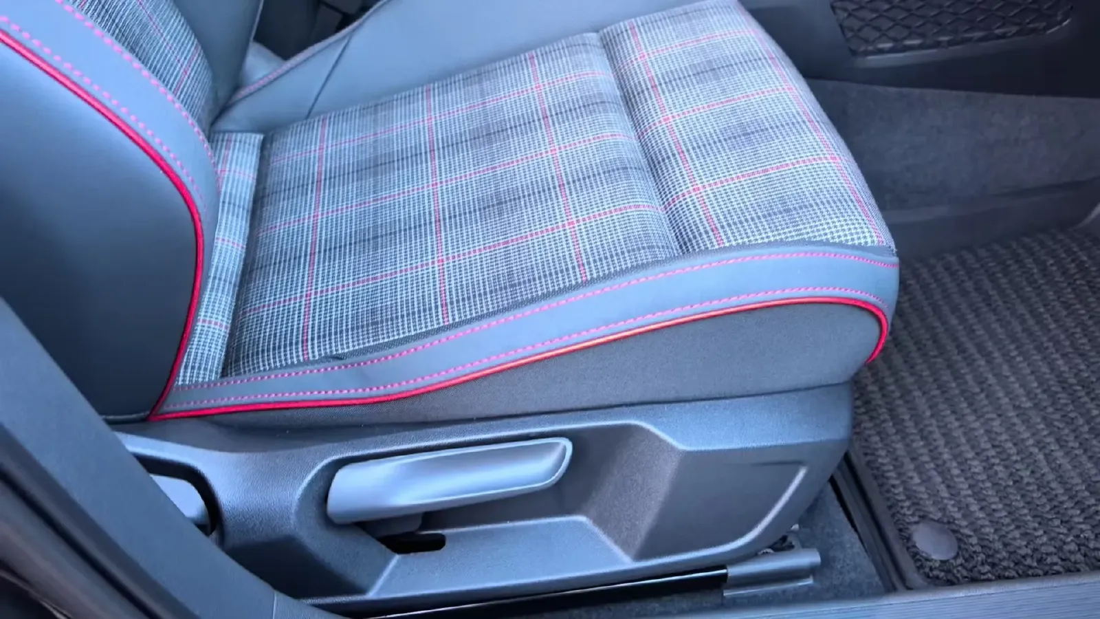 2023 Volkswagen GolfGTI 2.0T 220HP L4 7DCT,autocango,china used car exporter,china ev exporter,chinese used car exporter,chinese used ev exporter