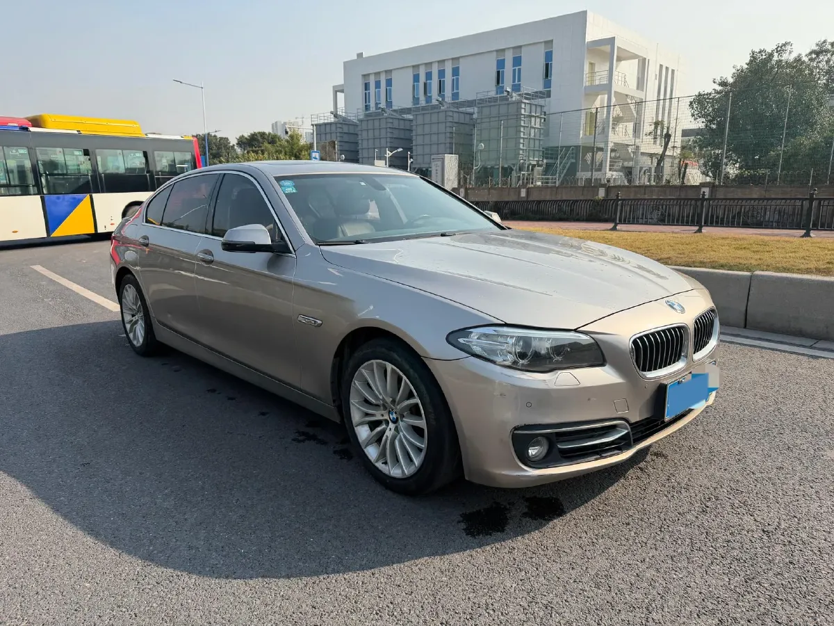 2017 BMW 5 Series 2.0T 218HP L4 8AT,autocango,china used car exporter,china ev exporter,chinese used car exporter,chinese used ev exporter