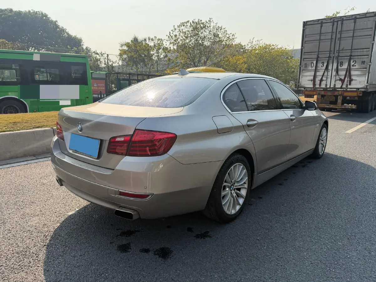 2017 BMW 5 Series 2.0T 218HP L4 8AT,autocango,china used car exporter,china ev exporter,chinese used car exporter,chinese used ev exporter