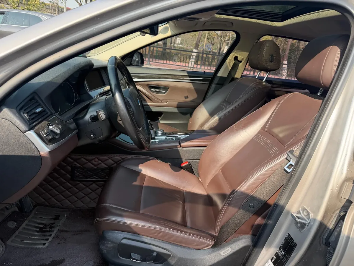 2017 BMW 5 Series 2.0T 218HP L4 8AT,autocango,china used car exporter,china ev exporter,chinese used car exporter,chinese used ev exporter