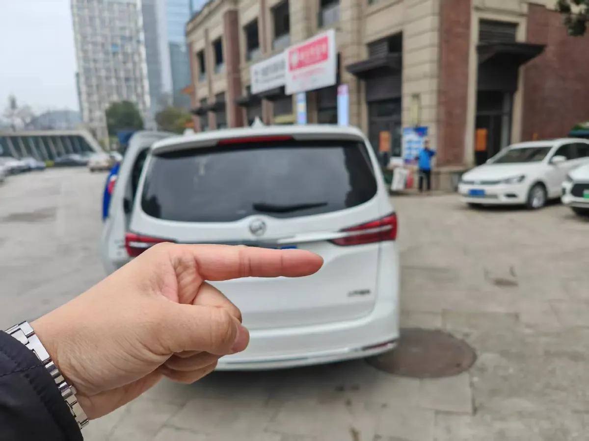 2021 Buick GL8 2.0T 237HP L4 9AT,autocango,china used car exporter,china ev exporter,chinese used car exporter,chinese used ev exporter