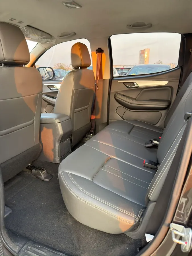 2020 JMC BaoDian 2.5T 140HP L4 5MT,autocango,china used car exporter,china ev exporter,chinese used car exporter,chinese used ev exporter