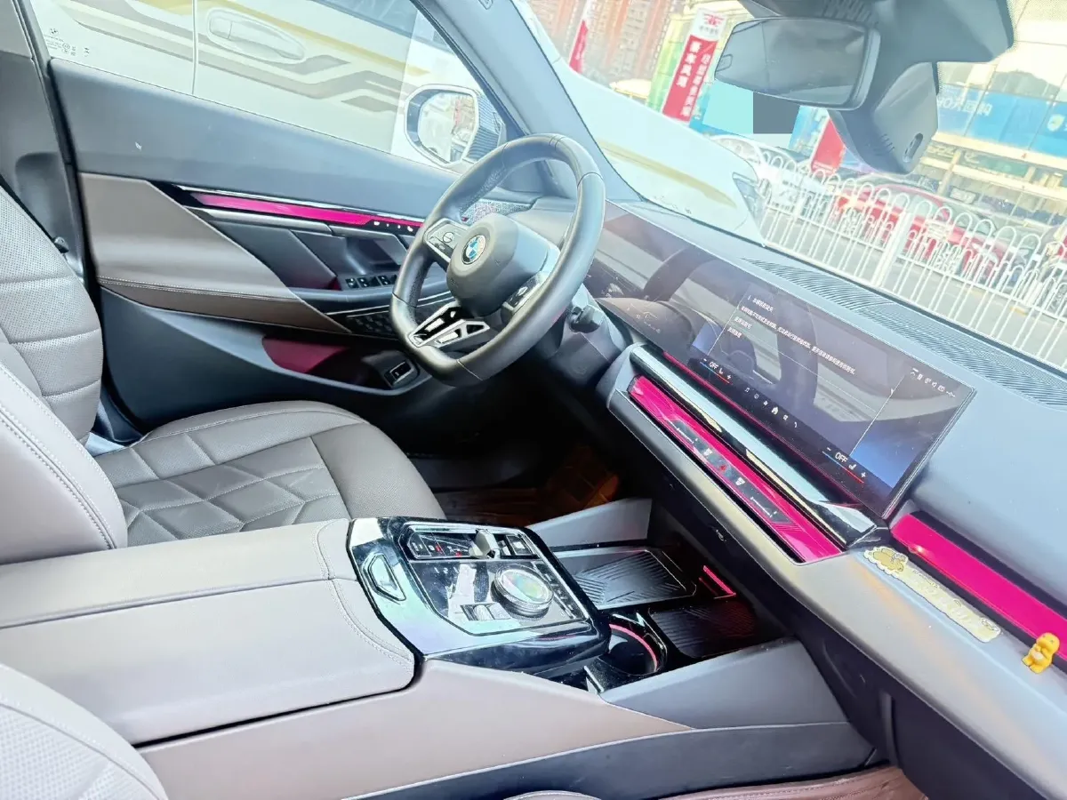 2024 BMW 5 Series 2.0T 258HP L4 8AT,autocango,china used car exporter,china ev exporter,chinese used car exporter,chinese used ev exporter