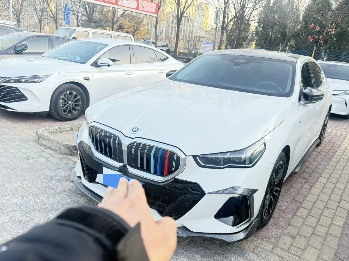2024 BMW 5 Series 2.0T 258HP L4 8AT,autocango,china used car exporter,china ev exporter,chinese used car exporter,chinese used ev exporter
