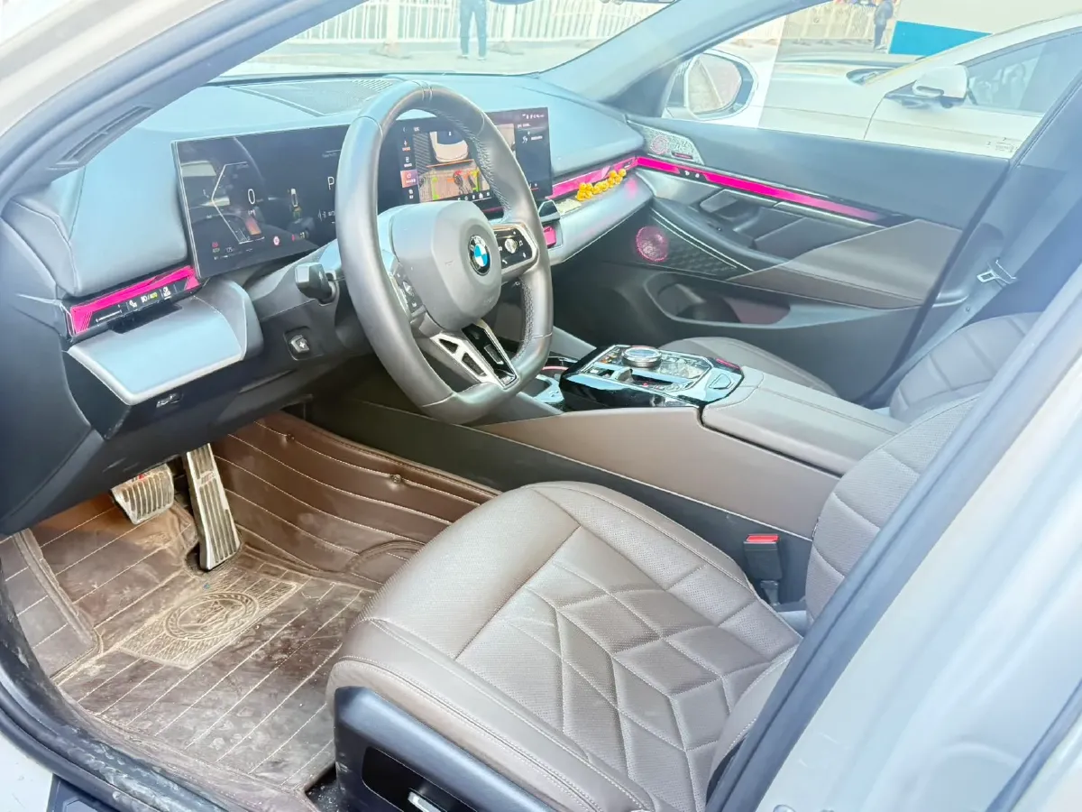 2024 BMW 5 Series 2.0T 258HP L4 8AT,autocango,china used car exporter,china ev exporter,chinese used car exporter,chinese used ev exporter