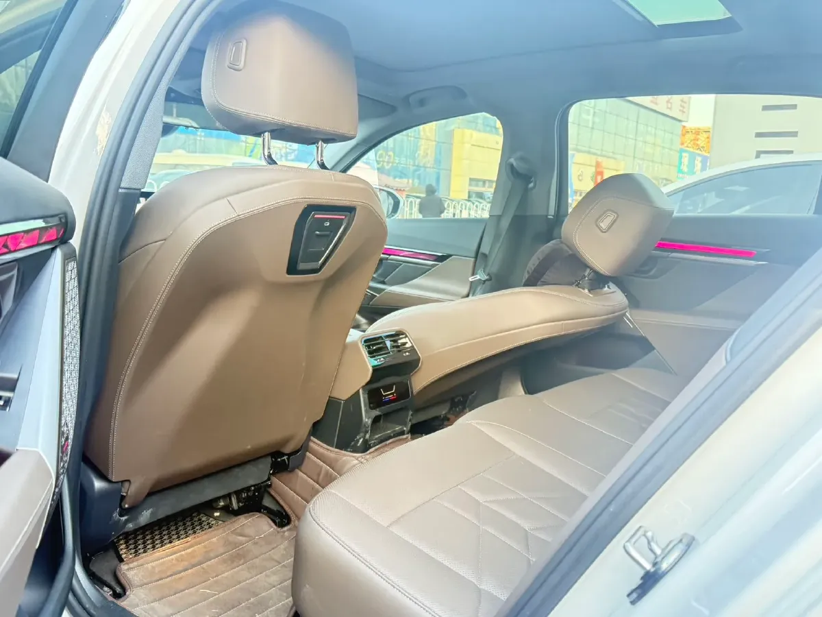 2024 BMW 5 Series 2.0T 258HP L4 8AT,autocango,china used car exporter,china ev exporter,chinese used car exporter,chinese used ev exporter