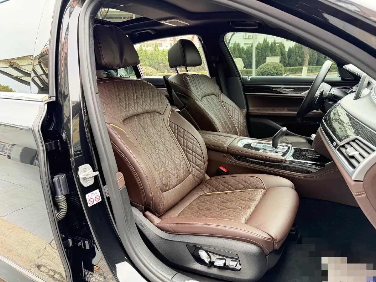 2021 BMW 7 Series 3.0T 340HP L6 8AT,autocango,china used car exporter,china ev exporter,chinese used car exporter,chinese used ev exporter