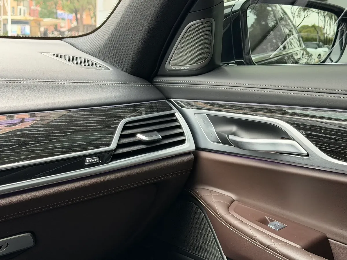 2021 BMW 7 Series 3.0T 340HP L6 8AT,autocango,china used car exporter,china ev exporter,chinese used car exporter,chinese used ev exporter