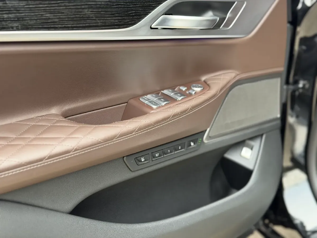 2021 BMW 7 Series 3.0T 340HP L6 8AT,autocango,china used car exporter,china ev exporter,chinese used car exporter,chinese used ev exporter