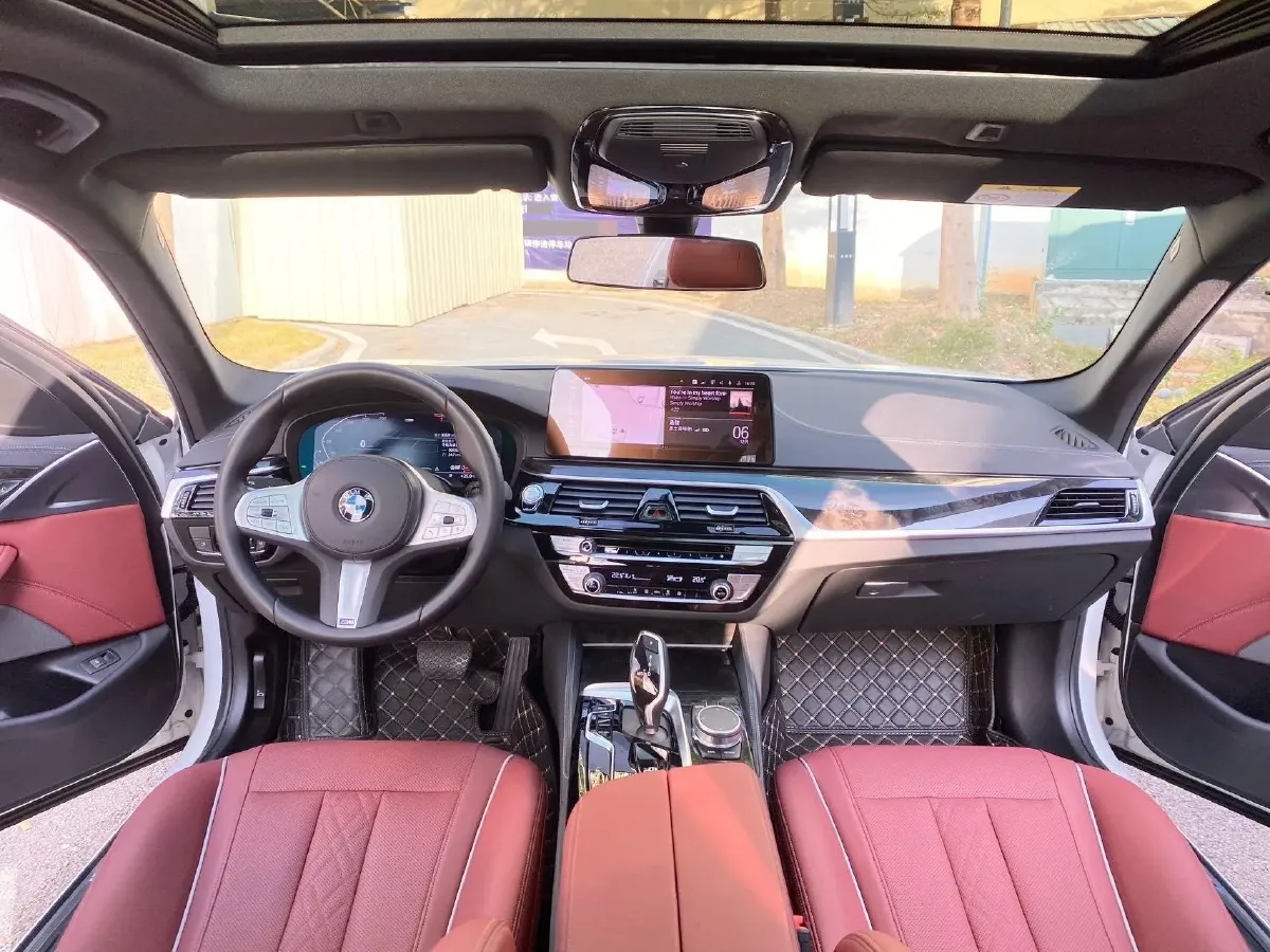 2022 BMW 5 Series 2.0T 184HP L4 8AT,autocango,china used car exporter,china ev exporter,chinese used car exporter,chinese used ev exporter