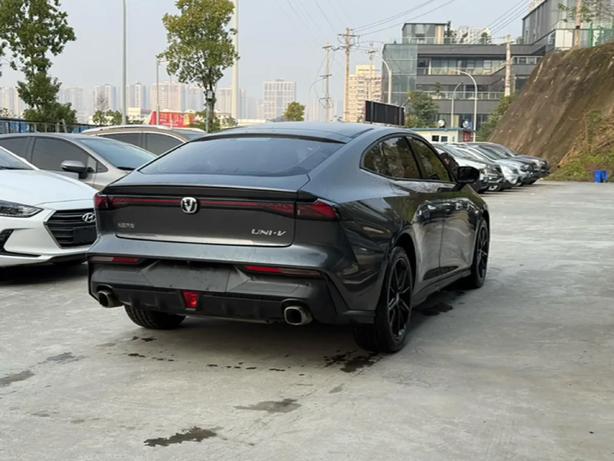 2023 ChangAn UNI-V 1.5T 188HP L4 7DCT,autocango,china used car exporter,china ev exporter,chinese used car exporter,chinese used ev exporter