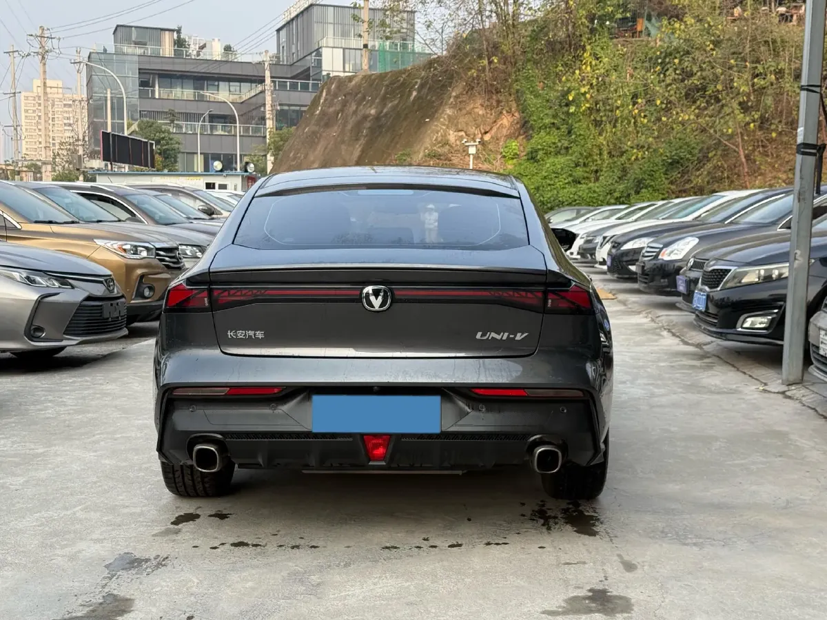 2023 ChangAn UNI-V 1.5T 188HP L4 7DCT,autocango,china used car exporter,china ev exporter,chinese used car exporter,chinese used ev exporter