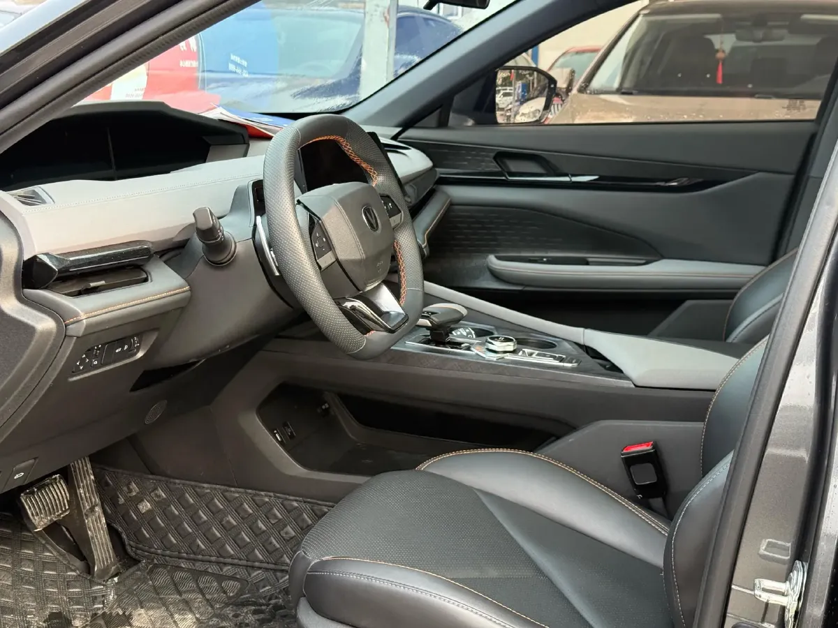 2023 ChangAn UNI-V 1.5T 188HP L4 7DCT,autocango,china used car exporter,china ev exporter,chinese used car exporter,chinese used ev exporter