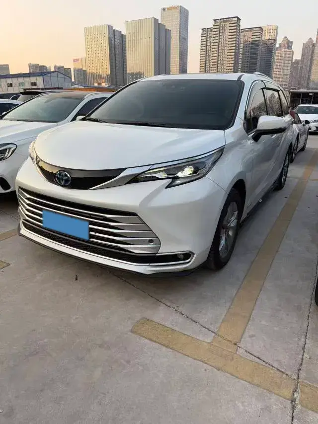 2021 Toyota Sienna 2.5L 192HP L4 E-CVT Hybrid