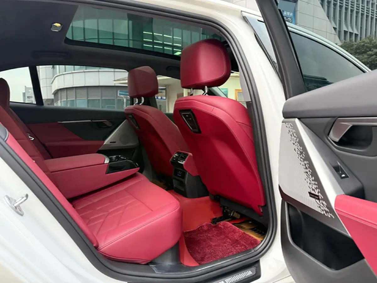 2024 BMW 5 Series 2.0T 258HP L4 8AT,autocango,china used car exporter,china ev exporter,chinese used car exporter,chinese used ev exporter