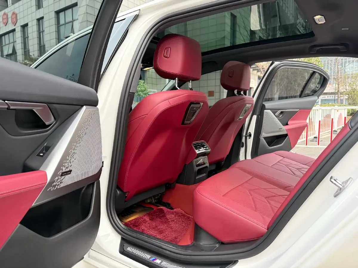 2024 BMW 5 Series 2.0T 258HP L4 8AT,autocango,china used car exporter,china ev exporter,chinese used car exporter,chinese used ev exporter