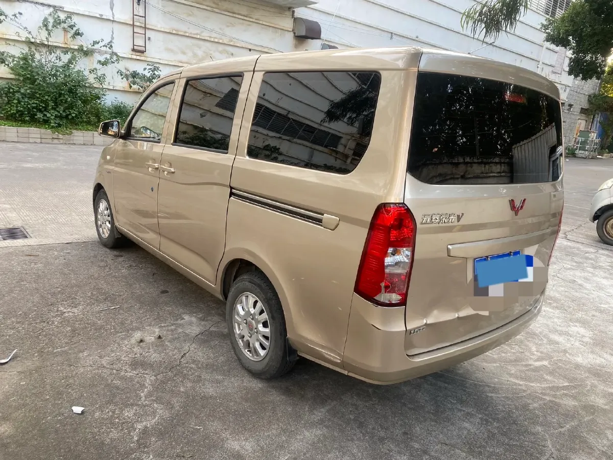 2016 WuLing RongGuang V 1.5L 112HP L4 5MT,autocango,china used car exporter,china ev exporter,chinese used car exporter,chinese used ev exporter