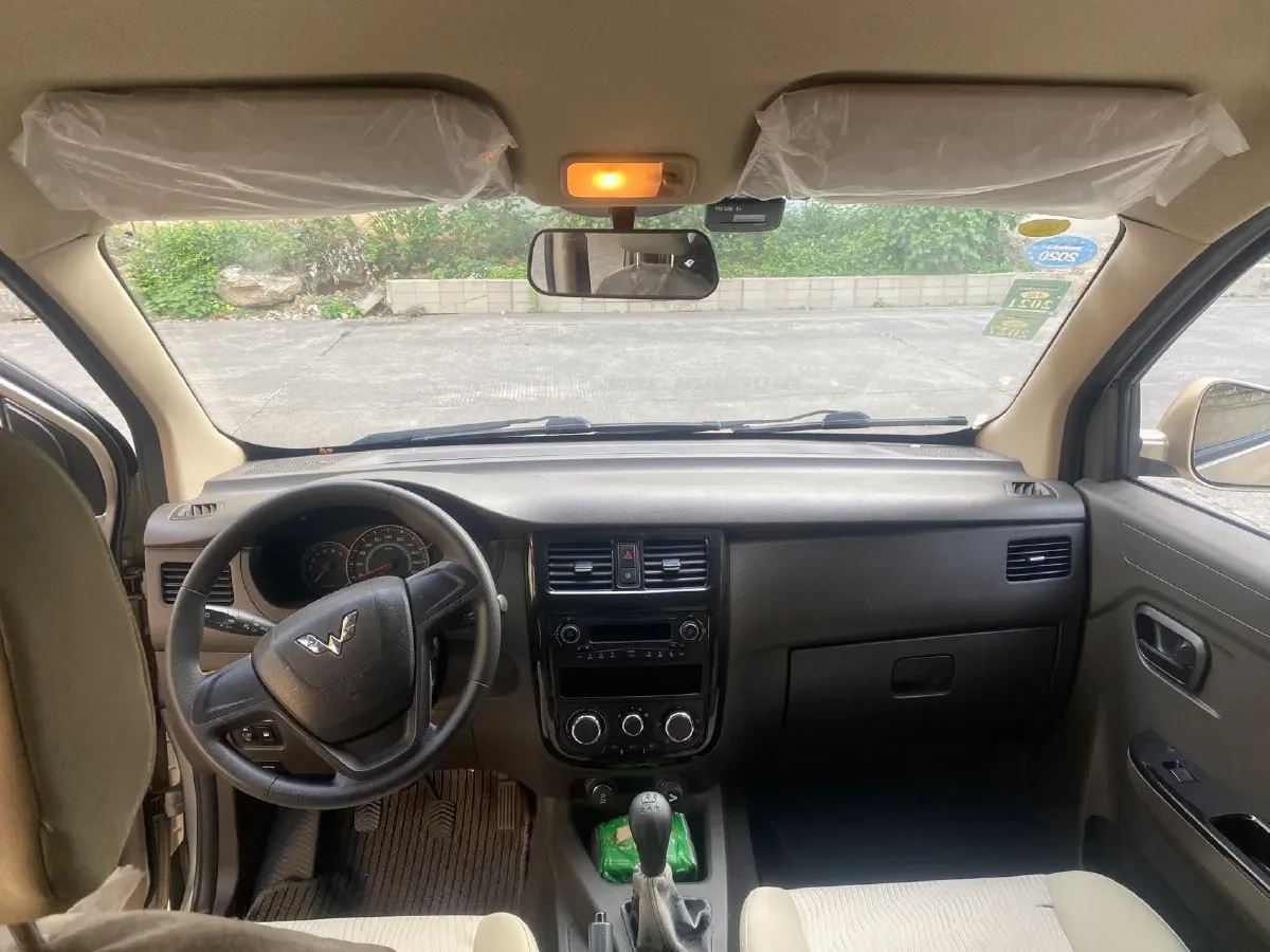 2016 WuLing RongGuang V 1.5L 112HP L4 5MT,autocango,china used car exporter,china ev exporter,chinese used car exporter,chinese used ev exporter