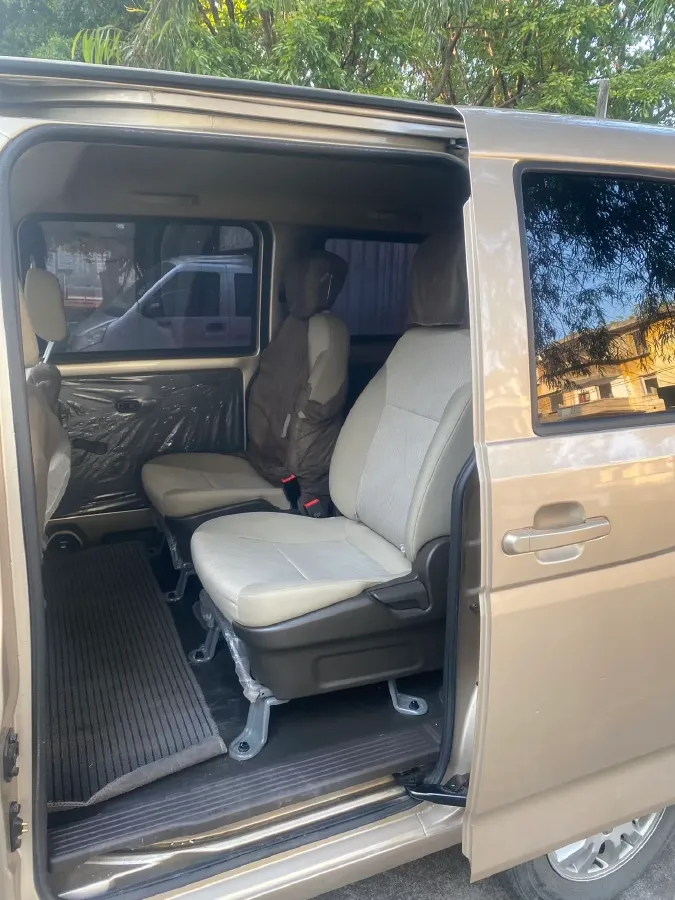 2016 WuLing RongGuang V 1.5L 112HP L4 5MT,autocango,china used car exporter,china ev exporter,chinese used car exporter,chinese used ev exporter