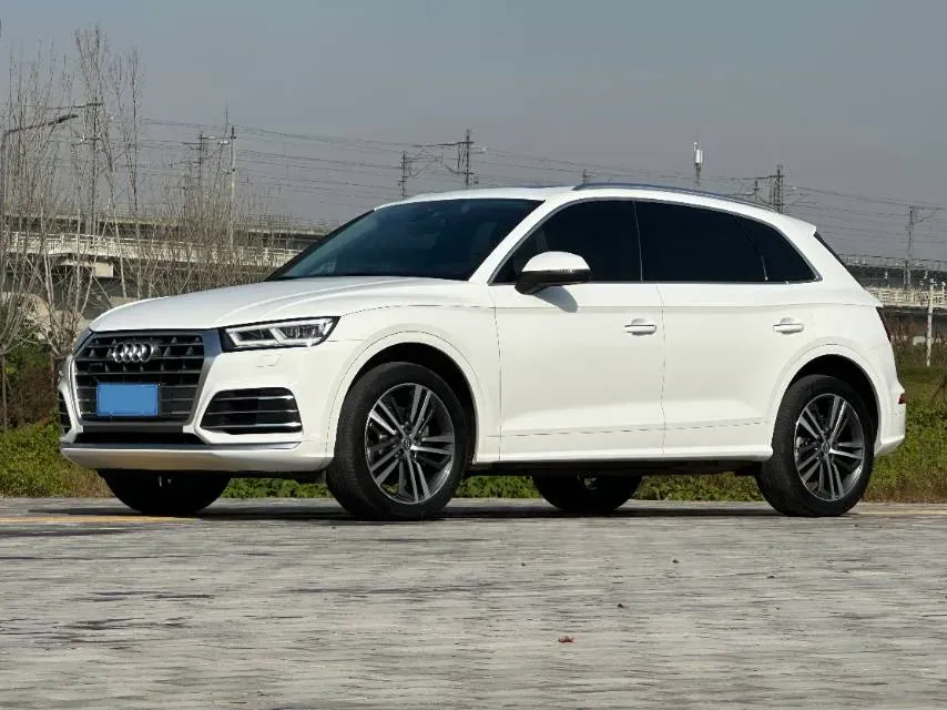 2020 Audi Q5L 2.0T 190HP L4 7DCT,autocango,china used car exporter,china ev exporter,chinese used car exporter,chinese used ev exporter