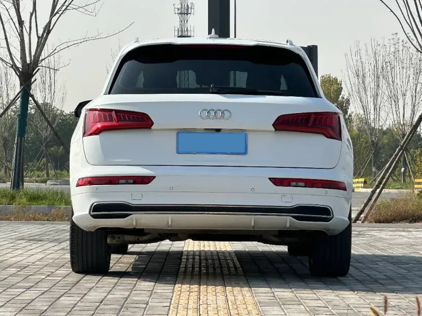 2020 Audi Q5L 2.0T 190HP L4 7DCT,autocango,china used car exporter,china ev exporter,chinese used car exporter,chinese used ev exporter