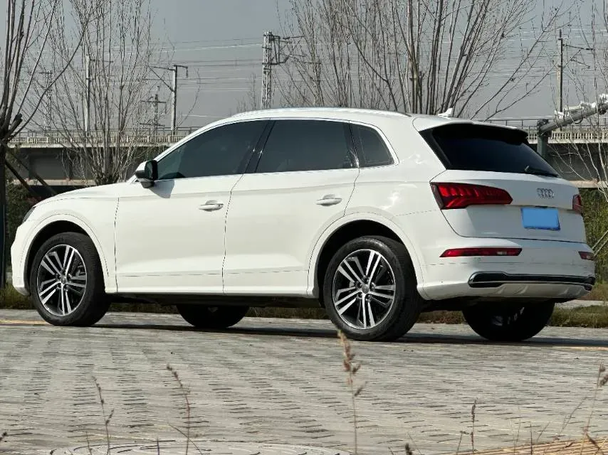 2020 Audi Q5L 2.0T 190HP L4 7DCT,autocango,china used car exporter,china ev exporter,chinese used car exporter,chinese used ev exporter