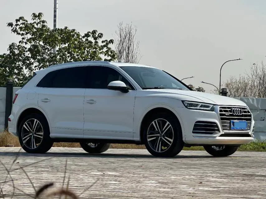 2020 Audi Q5L 2.0T 190HP L4 7DCT,autocango,china used car exporter,china ev exporter,chinese used car exporter,chinese used ev exporter