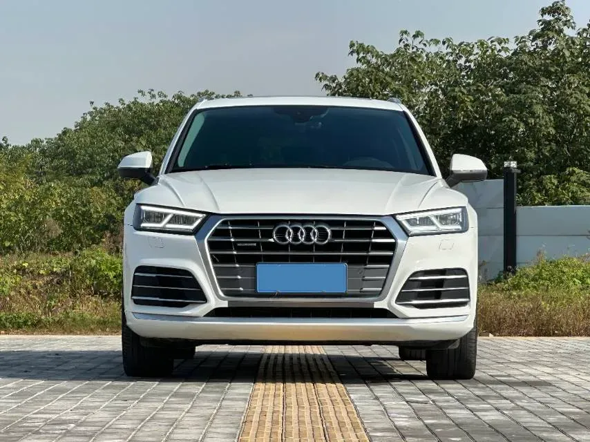 2020 Audi Q5L 2.0T 190HP L4 7DCT,autocango,china used car exporter,china ev exporter,chinese used car exporter,chinese used ev exporter