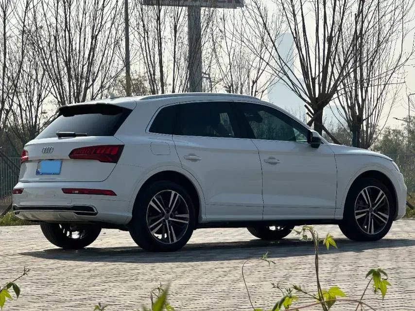2020 Audi Q5L 2.0T 190HP L4 7DCT,autocango,china used car exporter,china ev exporter,chinese used car exporter,chinese used ev exporter