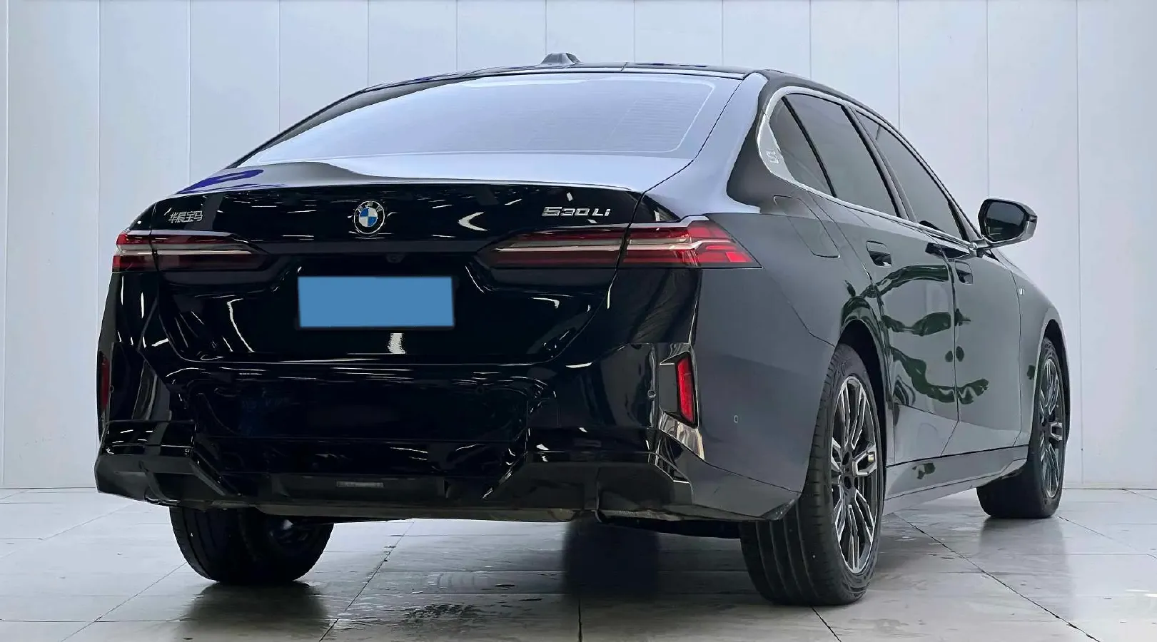 2026 BMW 5 Series 2.0T 190HP L4 8AT,autocango,china used car exporter,china ev exporter,chinese used car exporter,chinese used ev exporter